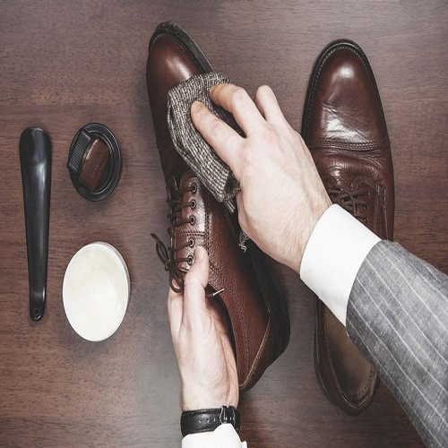 Vệ Sinh Giày Da Đúng Cách Tại Nhà – Bí Quyết Giữ Giày Luôn Như Mới